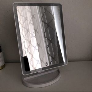SOLD 🎉 Bluetooth Make Up Lighted Mirror